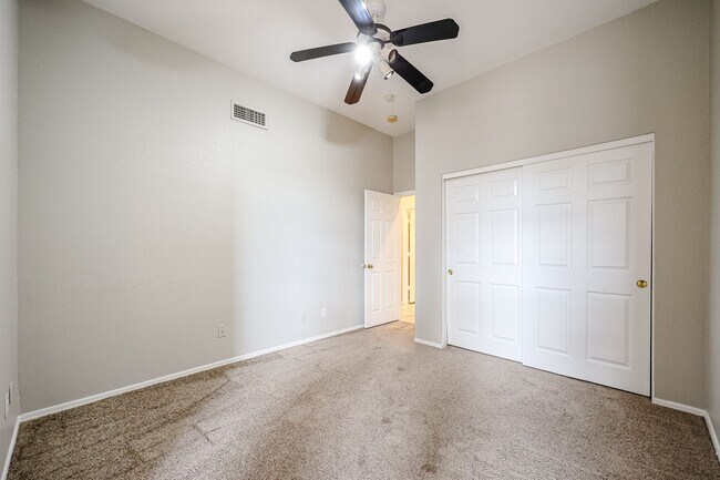 Building Photo - 4 BED, 3 BATH, 2000+ SFT WITH POOL IN GILBERT,AZ