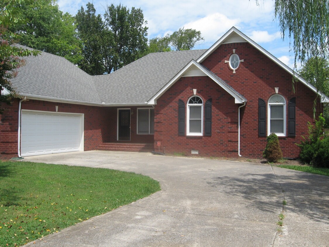 Primary Photo - 131 Savannah Ridge