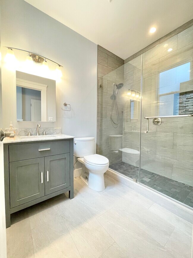 Building Photo - 486 12th Ave