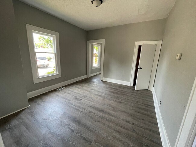 Building Photo - 716 S 14th St