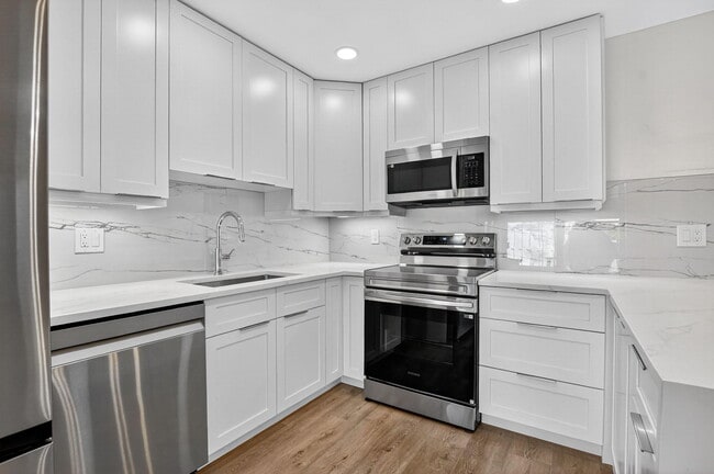 Foto del edificio - 1010 NE 8th Ave