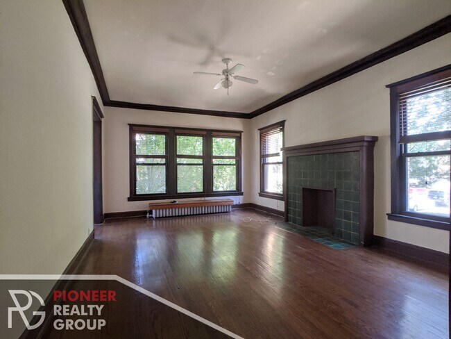 Foto del edificio - 2421 N Sawyer Ave