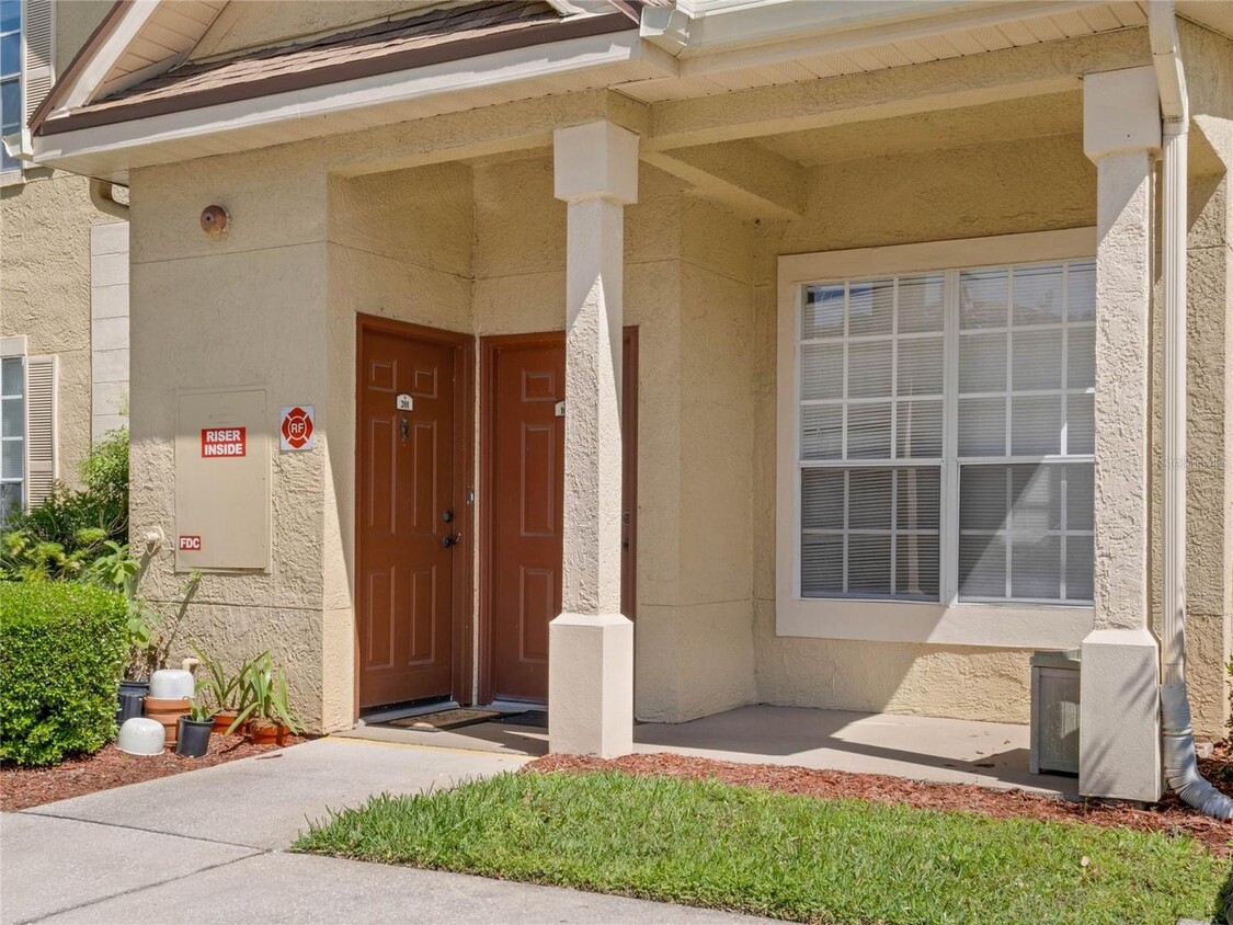 Primary Photo - Living with style and comfort in Altamonte...