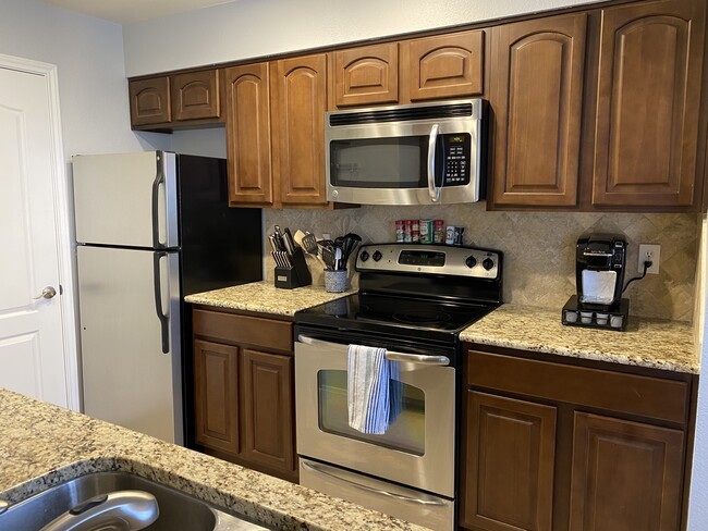 Stainless steel appliances - 6000 Shepherd Mountain Cv