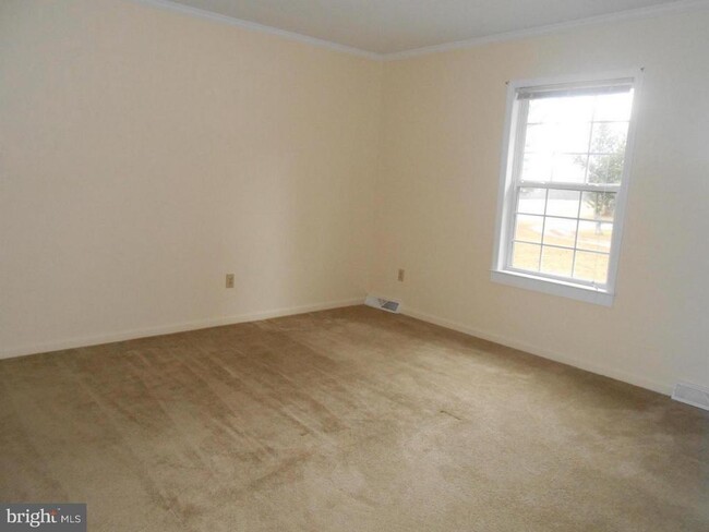 Building Photo - 43987 Sandy Bottom Rd