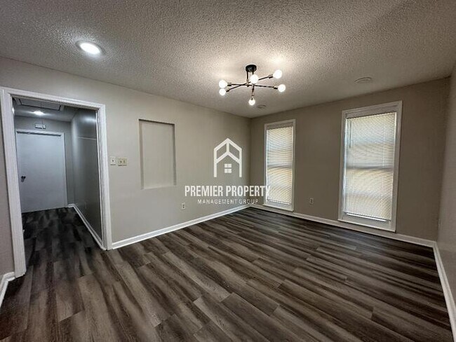 Foto del edificio - HALF OFF FIRST MONTHS RENT!