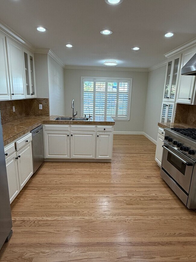Building Photo - STUNNING 3 BEDROOM, 2 BATH IN ALMADEN WITH...