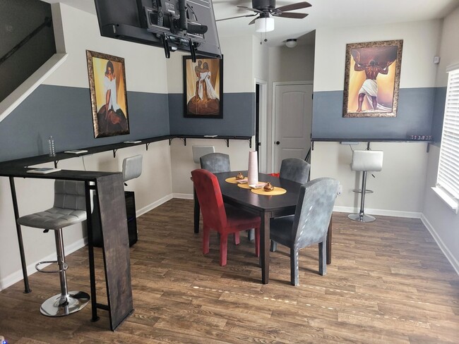 Building Photo - 10853 Big Sky Dr