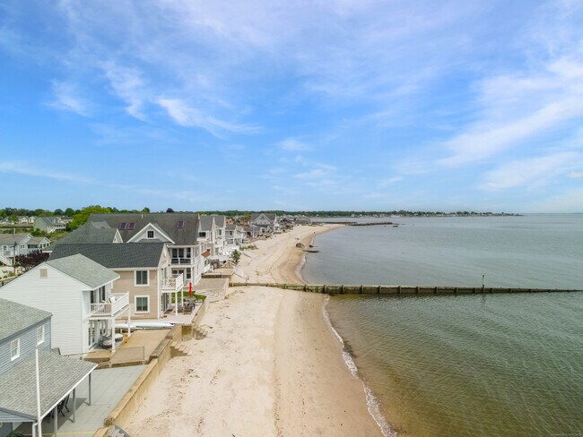 Foto del edificio - 16 Beach Rd E