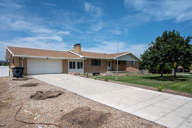 Photo - 11044 S Temple Dr (South Jordan, UT) House
