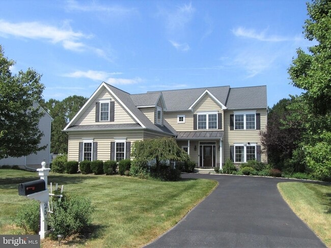 Building Photo - 251 Mill House Dr
