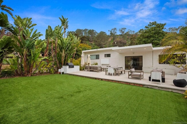 Building Photo - 1535 San Dieguito Dr