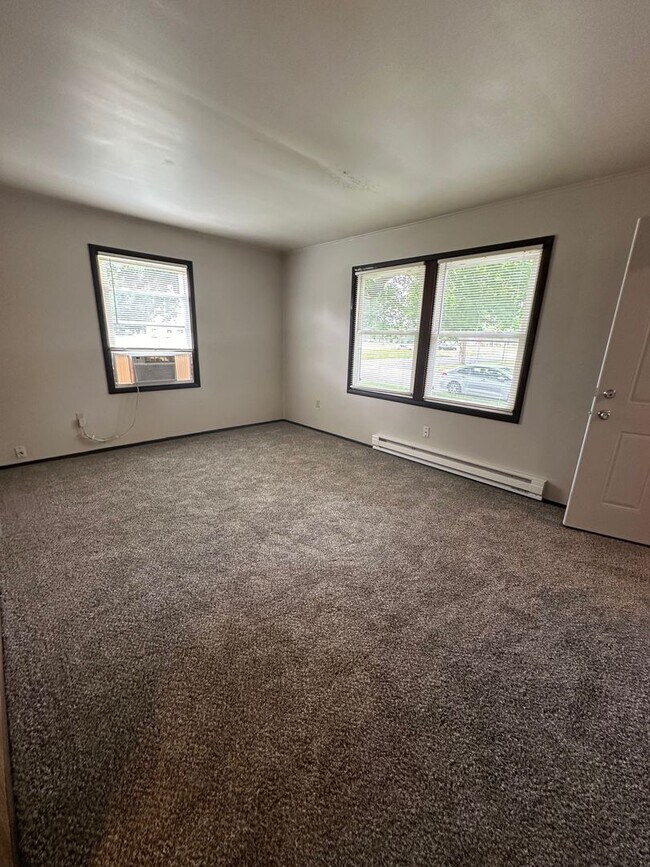 Building Photo - 707 3rd Ave