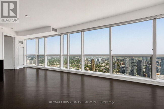 Building Photo - 388 Yonge St