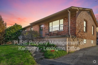 Building Photo - 2104 Tamarack Dr