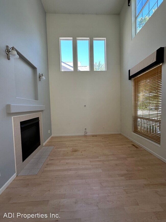 Building Photo - 4 br, 2.5 bath House - 1575 NE 103rd Ave