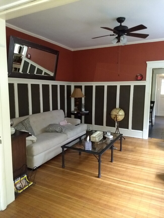 Foto del edificio - 600 W Council St