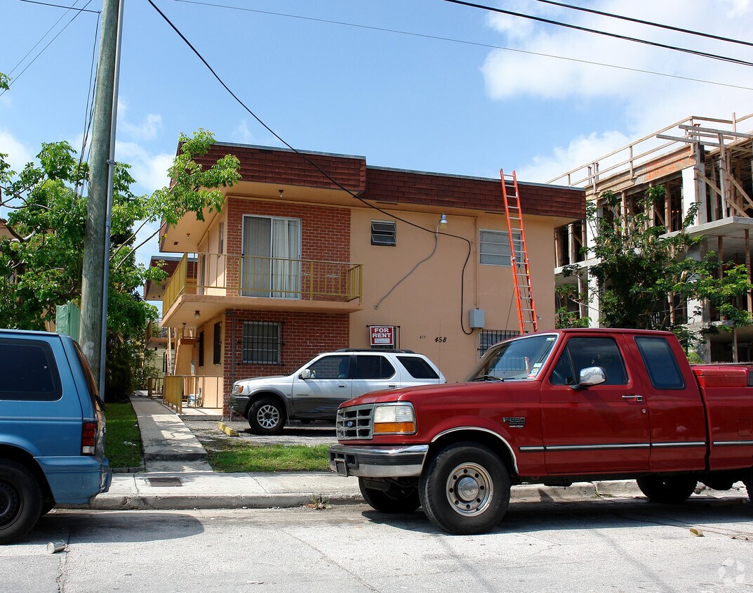 Building Photo - 458 SW 6th St