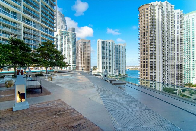 Foto del edificio - 475 Brickell Ave