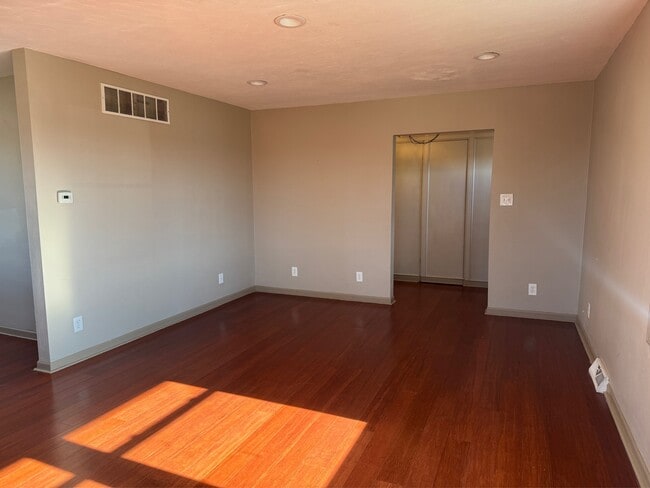 Building Photo - 1208 Toft St