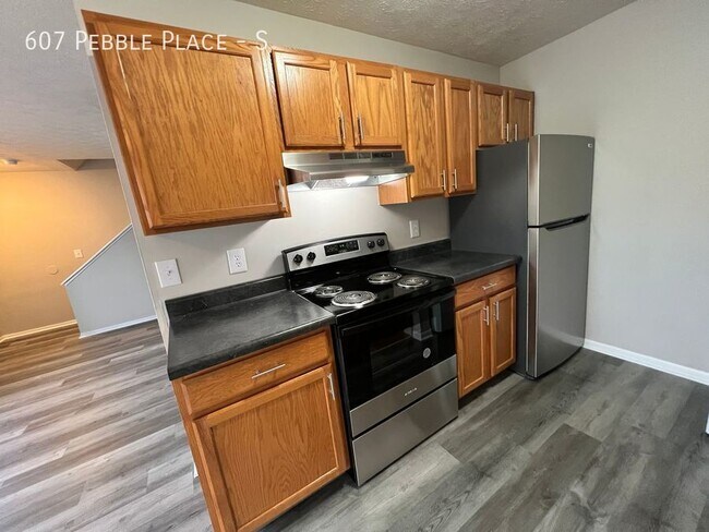 Foto del edificio - 607 Pebble Pl Dr