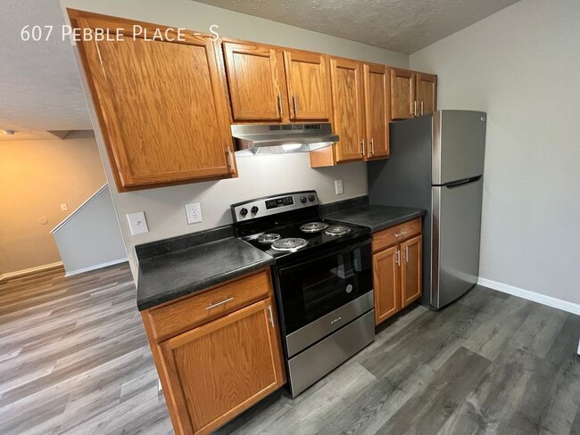 Building Photo - 607 Pebble Pl Dr