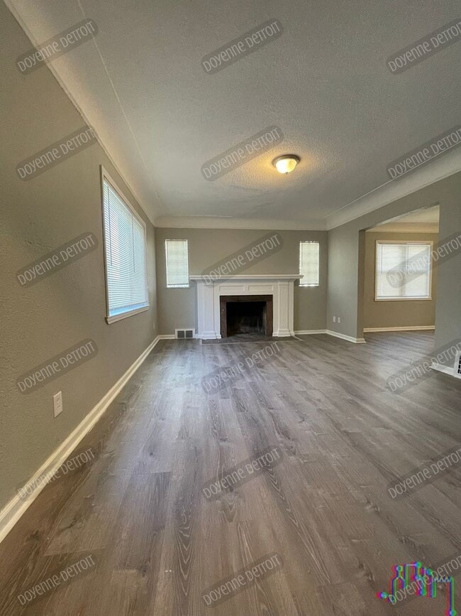 Building Photo - 14930 Lauder
