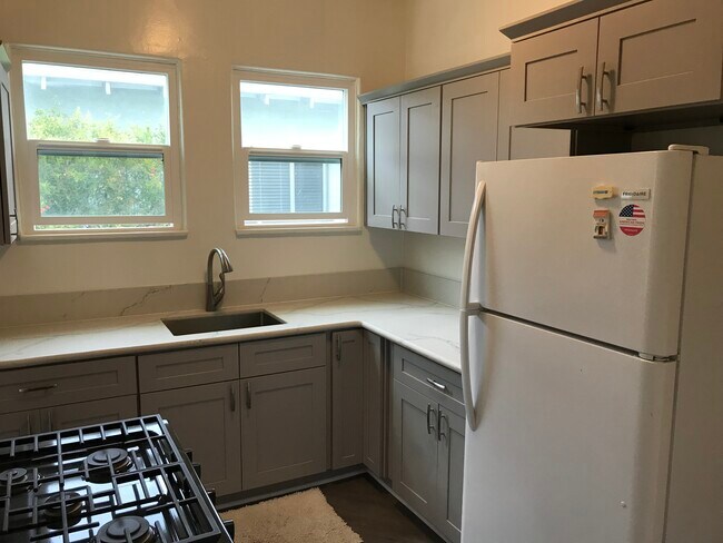 Foto del edificio - 8366 Blackburn Ave