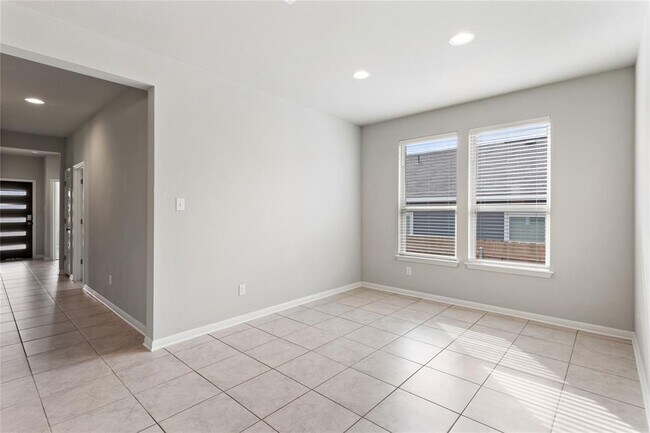 Foto del edificio - 313 McLintock Rd