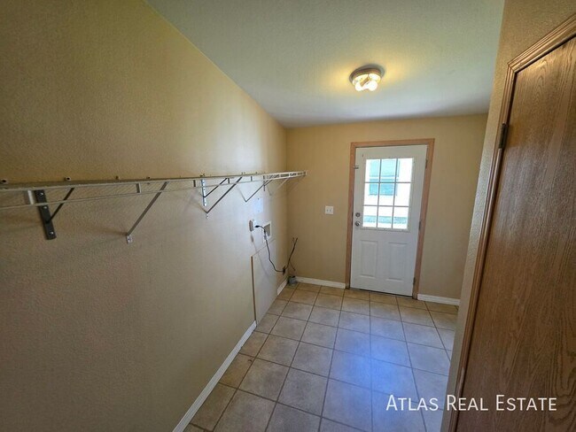 Foto del edificio - 2990 W C St