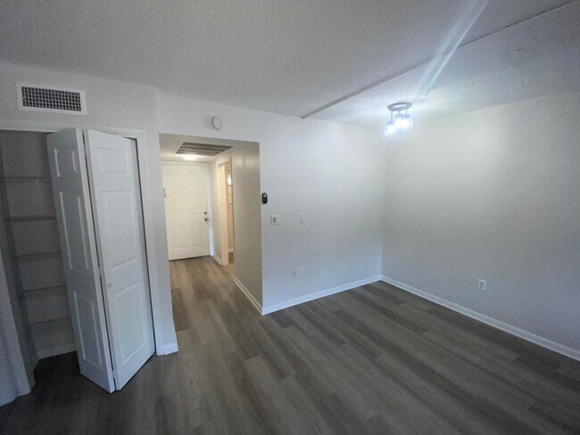 Foto del edificio - 211 Lake Ave