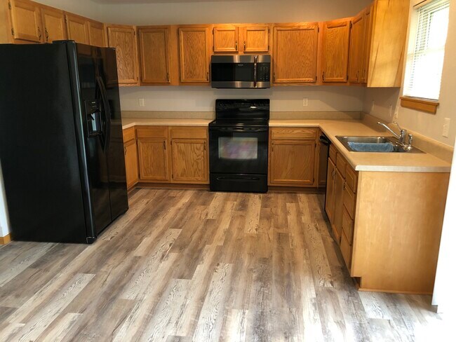 Kithcen - 1807 N Grand Ave
