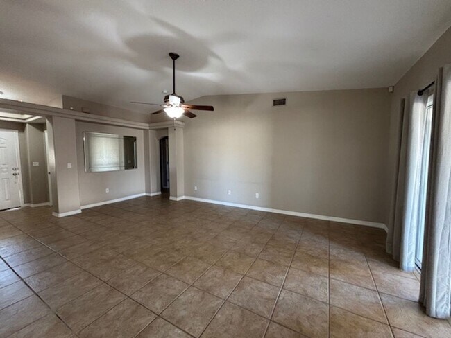 Foto del edificio - 3 Bedroom - 2 Bath Home