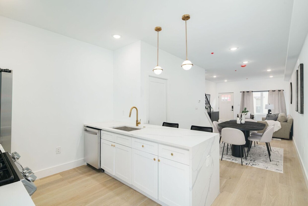 Primary Photo - Cozy 3-Bedroom House.