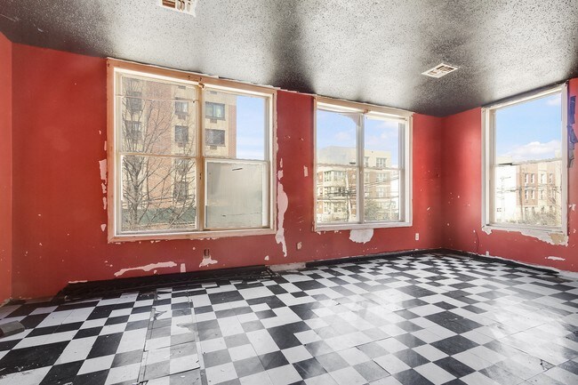 Interior Photo - 738 Elton Ave