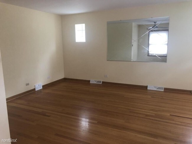 Building Photo - 7100 W Berwyn Ave