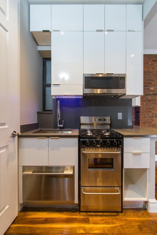 Building Photo - 246 Mott St