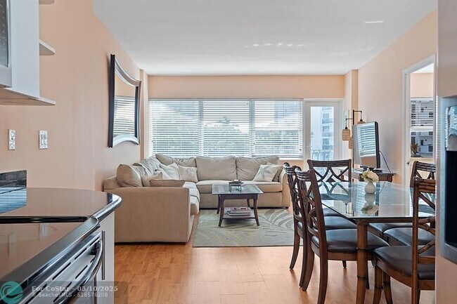 Foto del edificio - 3250 NE 28th St