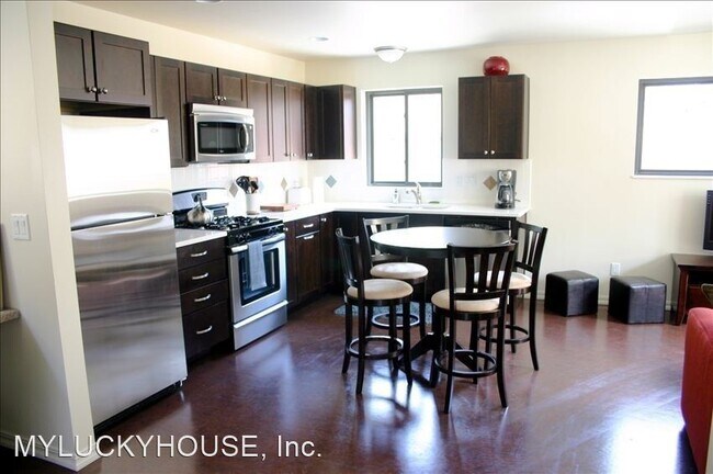 Building Photo - 1 br, 1 bath House - 820 Northwest Columbi...