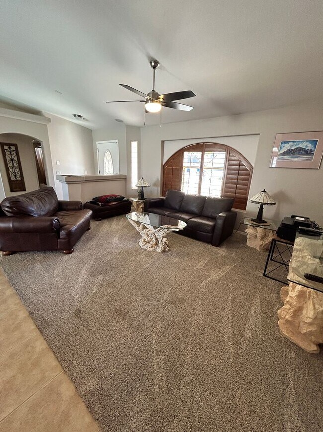 Building Photo - Summer Furnished Pool Home!