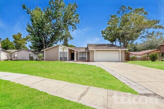 Building Photo - 610 Oakmoss Dr