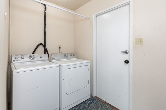 Laundry Room - 12110 Tulip Grove Dr