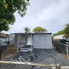 Building Photo - 210 SW 30th Ct