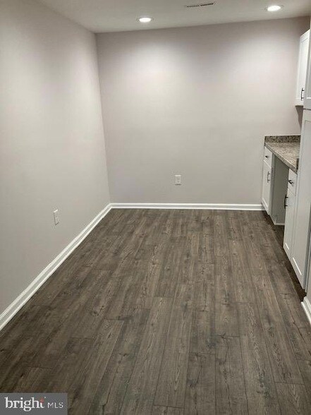 Foto del edificio - 6438 Windham Ave