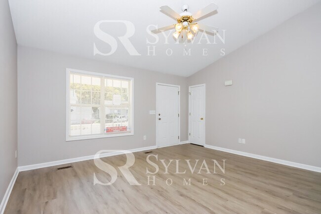 Foto del edificio - Come check out this beautiful home in Midway East.