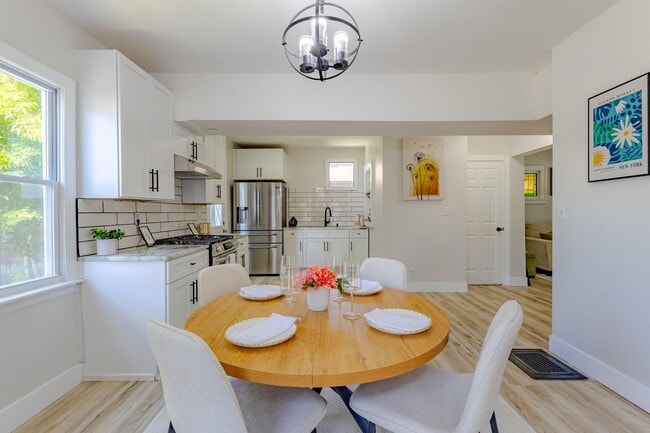 Foto del edificio - Updated 4 bedroom Bayview Single Family Home