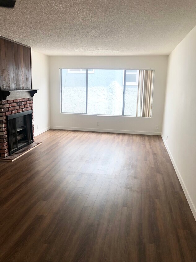 Living Room - 1921 Canal St