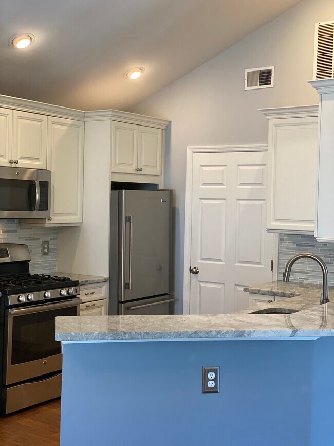 Building Photo - 4803 Tudor Dr