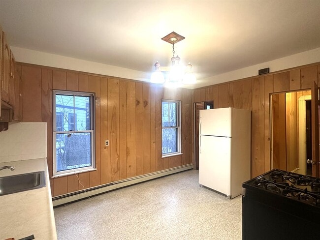 Building Photo - 18 Holyoke Rd