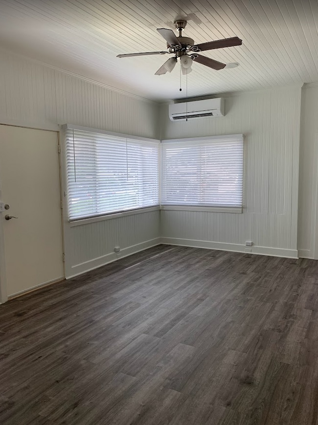 Living Room 1 - 2820 Dole St